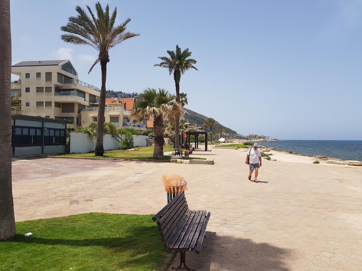 Beautiful Apartment On The First Line Of The Sea Haifa Exterior photo